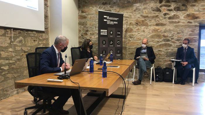 Eusko Jaurlaritzak enpresa txiki eta ertainentzat prestatu duen laguntza plana aurkeztu dute Basazabalen