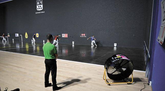 Pilota ikuskizun ederraz gozatu ahal izan zuten atzo Zestoan
